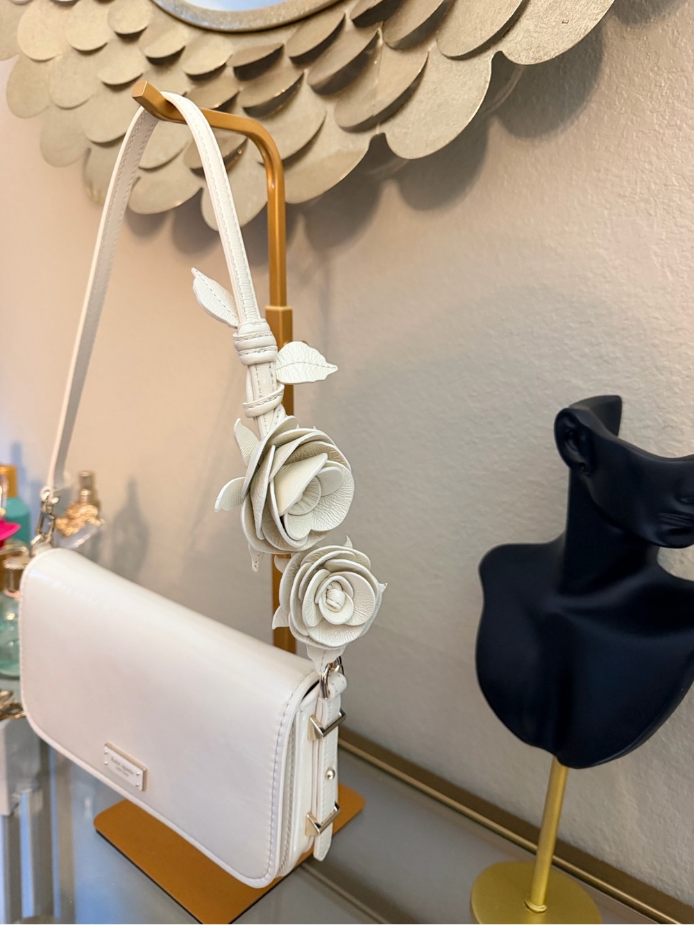 🌹 Kate spade White Leather Crossbody with Floral Strap Detail - Picture 3 of 8